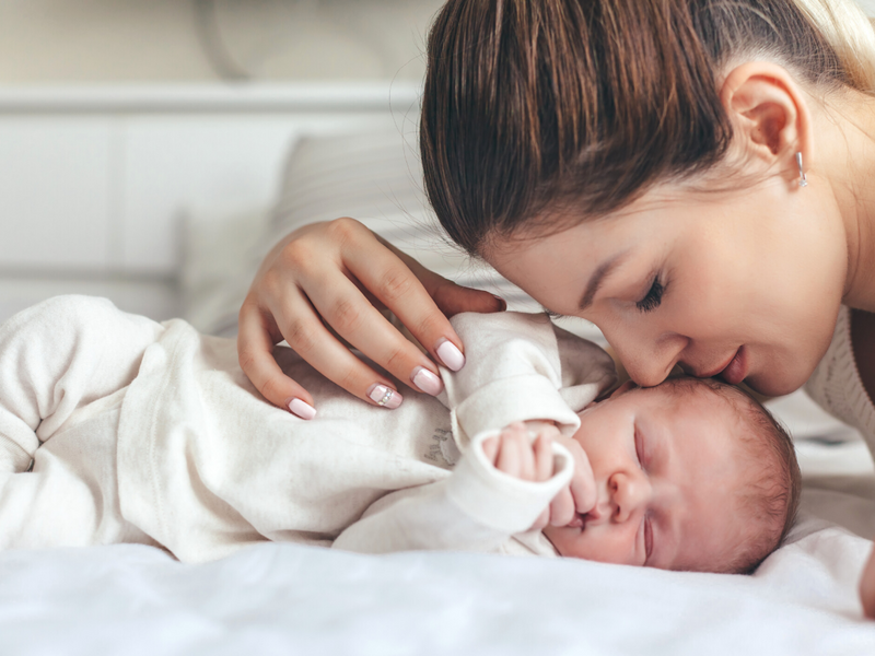 maman et bébé accouchement